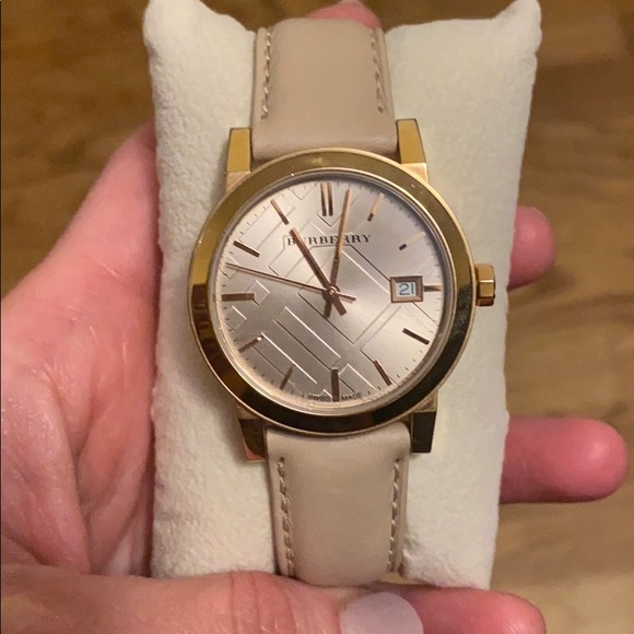 Burberry gold watch - Picture 1 of 1